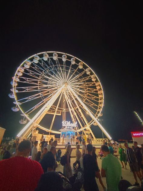 ferris wheel Sunny Beach Bulgaria Aesthetic, Wheel Aesthetic, Sunny Beach Bulgaria, 2024 Travel, Friends Holiday, Night Photo, Mixed Emotions, Sunny Beach, Night Photos