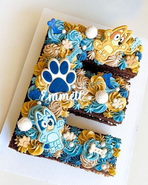 🦴 E for Emmett. His super cute Bluey themed cake 🐾… | Instagram Number 4 Bluey Cake, Bluey Desserts, Bluey Sheet Cake, Bluey Themed Cake, Number 5 Cake, Simple Graduation Cakes, 2nd Birthday Cake Boy, 2 Birthday Cake, Boy Birthday Cake