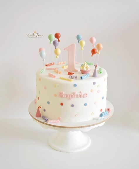 2 Year Bday Cake, Simple One Year Old Birthday Cake, 1st Birthday Cake For Girls Simple, 1st Birthday Cake Girl Simple, Birthday Cakes 1 Year, Simple Girl Birthday Cakes, Birthday Cake First Year Girl, Pastel First Birthday Cake, One Year Birthday Cake Girl