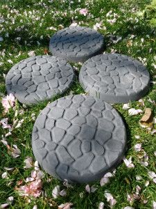 Crazy Paving Stepping Stones Stone Ideas, Concrete Casting, Crazy Paving, Masonry Paint, Stone Concrete, Garden Stepping Stones, White Cement, Concrete Garden, Garden Ornament