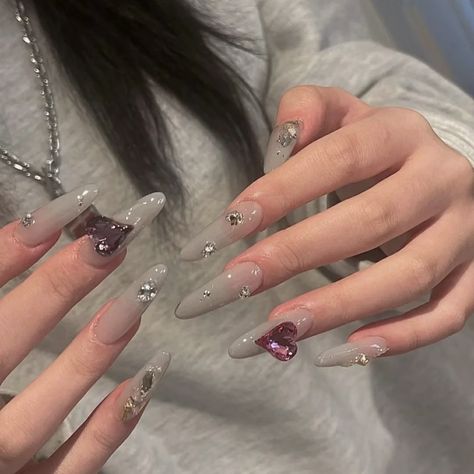 Long Asian Nails, Aesthetic Nails Douyin, Aesthetic Douyin Nails, Douyin Nails With Pearls, Aespacore Nails, Stilleto Nails Designs, Angel Nails, Teen Nails, Hard Gel Nails