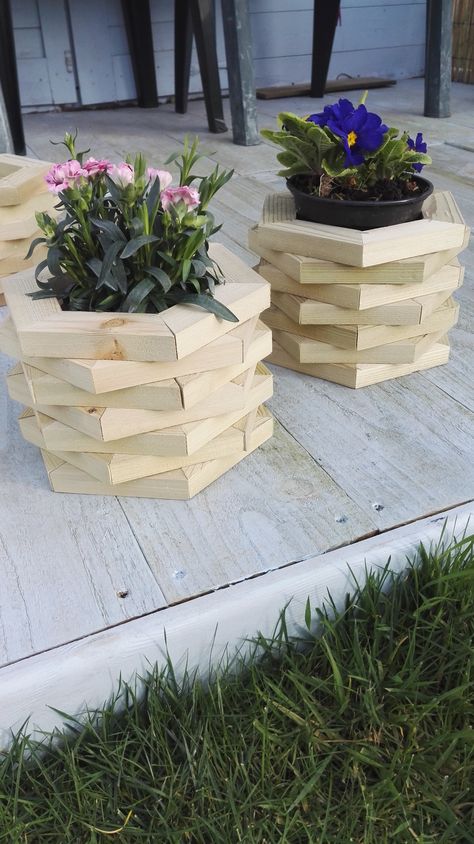 Wood Planters Outdoor, Wooden Planter Ideas, Diy Wood Planters, Outdoor Planter Boxes, Garden Boxes Diy, Diy Planter Box, Wood Planter Box, Diy Wooden Projects, House Plants Decor