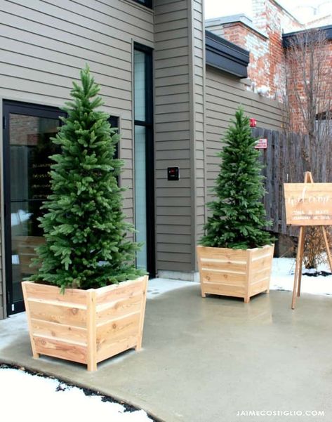 Build your own exterior cedar planters for your next event, front entry space or patio. Get the free plans over at The Home Depot blog for DIY cedar wood planters. Large Wooden Planters Diy, Solarpunk Future, Christmas Tree Planter, Large Wooden Planters, Diy Wooden Planters, Diy Planters Outdoor, Diy Exterior, Planter Box Plans, Planter Outdoor