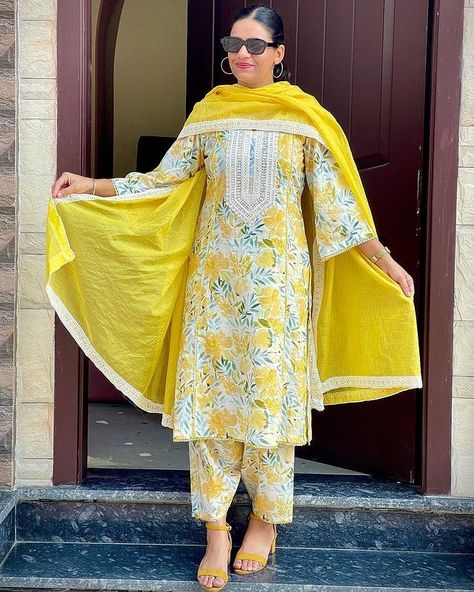 Printed with lace design Suits Design With Lace, Printed Suits Design, Suits Latest Design, Trending Suits, Designer Suits For Wedding, Cotton Suit Designs, Printed Suit, Dress Book, Kurta Neck Design