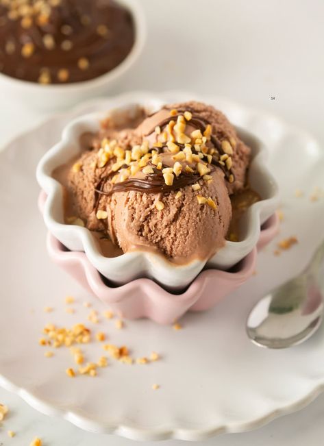 Here's how to make Nutella gelato at home with just 4 ingredients and WITHOUT ice cream maker! Gelato Recipe Without Ice Cream Maker, Italian S Cookies, Gelato Vs Ice Cream, Nutella Gelato, December Desserts, Food Processor Ice Cream, Sicilian Cookies, Chocolate Semifreddo, Nutella Food