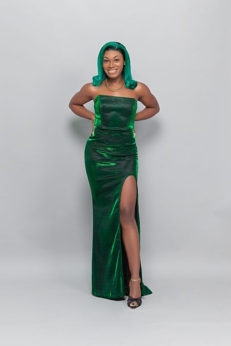 #greendress #greenhair #green #birthday #photoshoot Green Birthday Photoshoot, Sparkly Photoshoot, Green Aura, Green Birthday, Beautiful Photoshoot Ideas, Birthday Shoot, Beautiful Photoshoot, Birthday Photoshoot, Green Hair