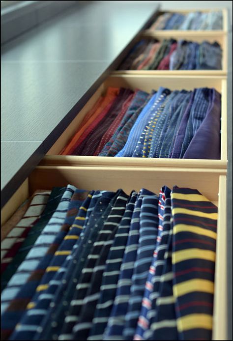 How to design custom tie/pocket square storage in a walk-in? Pocket Square Rules, Tie Storage, Pocket Square Styles, Declutter Closet, Pocket Square Pattern, Closet Planning, Pocket Square Wedding, Tiny Closet, Dorm Organization