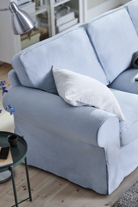 IKEA Deutschland | EKTORP Sofas sind nicht nur weich, sie sind auch noch robust. Sie halten es problemlos aus, wenn du dich Tag für Tag und Jahr für Jahr auf sie wirfst. EKTORP ist ein Botschafter für bequeme Robustheit. #IKEA #EKTORP #Sofa #klassisch #gemütlich #komfortabel #Wohnzimmer #Wohnraum #einrichten #inspiration #trends #scandi #skandi #scandinavian #interior #interieur #design Hultarp Ikea, Ikea Ektorp Sofa, Ektorp Sofa, Ikea Ektorp, Ikea Sofa, Id Design, Scandinavian Interior, Service Design, Light Blue