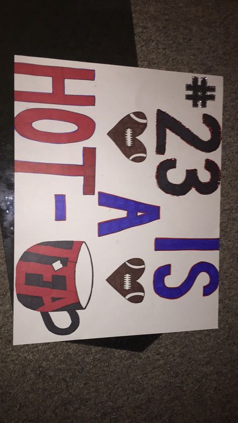 DIY football poster Football Game Signs, School Spirit Posters, Basketball Signs, Posters Diy, Rosa Tattoo, Cheer Posters, Hockey Posters, Video Poster, Football Diy