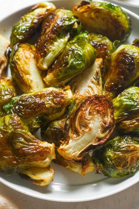 Roasted Brussels Sprouts Brussel Sprouts Oven, Best Brussel Sprout Recipe, Oven Roasted Brussels Sprouts, Brussel Sprouts Recipes Easy, Roasted Brussel Sprouts Oven, Healthy Easy Recipe, Crispy Brussel Sprouts, 100 Days Of Real Food, Roasted Brussel