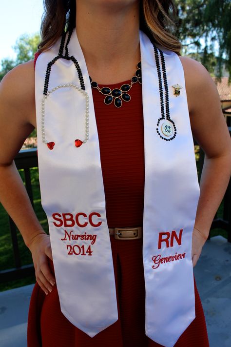 Nursing Graduation Stole with Gem stethoscope!!!! Photo Credit: Lizzie Zweng Grad Stole Ideas, Graduation Stole Ideas, Grad Stole, Stole Ideas, Nursing School Graduation Pictures, Nursing School Graduation Party, Nursing Goals, Nursing Graduation Pictures, Nursing Fun