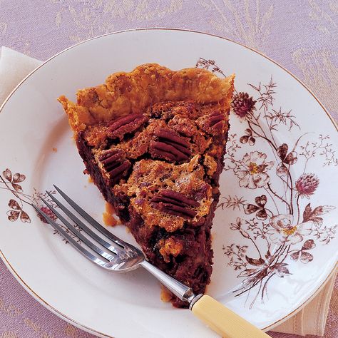 Chocolate bourbon pie Pastry Dessert Recipes, No Crust Quiche, Bourbon Pie, Quiche Pie Crust, Chocolate Bourbon Pecan Pie, Pecan Pie Cake, Best Pies, Pecan Desserts, Bourbon Pecan Pie