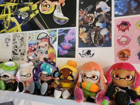 Splatoon stuff yayyyyyy Splatoon Themed Room, Splatoon Room Decor, Splatoon Bedroom, Splatoon Room, Beautiful Keychains, Scene Room, Room Redesign, Dream Room Inspiration, Cute Room Decor