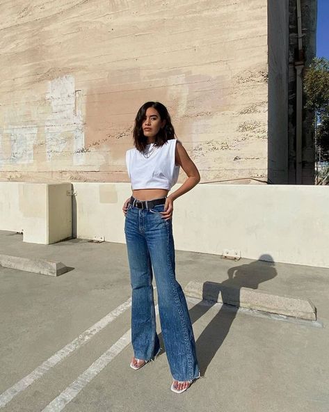 9 Wide-Leg-Jeans Outfits We're Copying This Fall | Who What Wear Wide Leg Jean Outfits, Wide Leg Jeans Outfits, Wide Leg Outfit, Baggy Jeans For Women, Style Wide Leg Jeans, Flare Jeans Style, Wide Leg Jeans Outfit, High Waisted Wide Leg Jeans, Legs Outfit