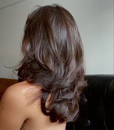 Short Later Hair, Hoco Hairstyles For Short Layered Hair, 90s Layered Hair Back View, 90s Model Haircut Medium, Haircut Lots Of Layers Mid Length, Long Brown Hair With Short Layers, Hair Inspo Low Maintenance, Butterfly Haircut Thick Hair Medium, Mid Length U Shaped Haircut