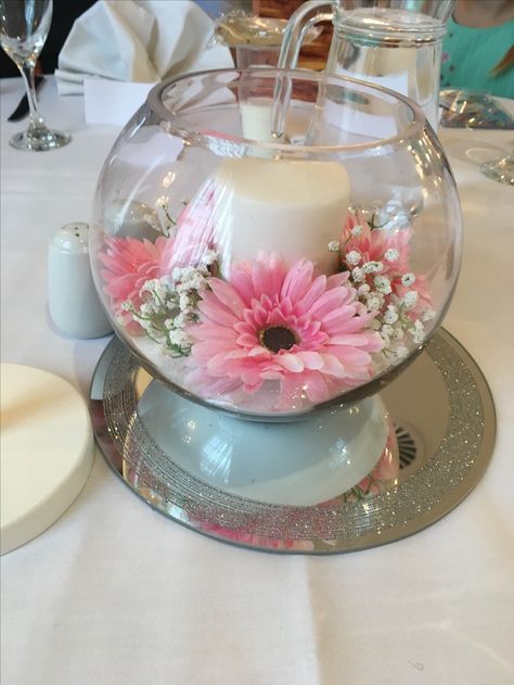 Fish Bowl Centerpiece Wedding, Fishbowl Centerpiece, Outdoor Wedding Centerpieces, Decoration Communion, Wedding Centerpieces Diy, Flower Arrangements Diy, Diy Centerpieces, Candle Centerpieces, Wedding Flower Arrangements