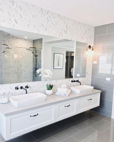 CHRIS CARROLL on Instagram: “Shaker style cabinets in the bathroom are a must for a Hamptons home. Love how this one features black tapware and handles to make it feel…” Modern Hamptons Bathroom, Hamptons Bathroom Ideas, His Hers Bathroom, Hampton Style Bathrooms, Hamptons Bathroom, Black Tapware, His And Hers Bathroom, Hamptons Home, Hampton Style