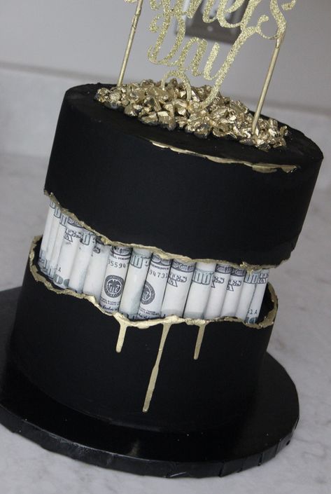 Fault Line Cake Design, Money Birthday Cake, Queens Birthday Cake, Tårta Design, Fault Line Cake, Black And Gold Birthday, Rodjendanske Torte, Sweet 16 Birthday Cake, Money Cake