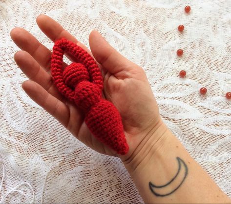 Crochet Goddess Doll, Goddess Doll Crochet Pattern, Goddess Dolls Diy, Pagan Crochet Patterns, Crochet Pagan, Goddess Crafts, Witchy Crochet, Goddess Doll, Crochet Goddess