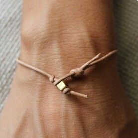 Handmade bracelet Gold Leather Bracelet, Simple Bracelets, A Bracelet, Bracelet Collection, Bijoux Diy, Nature Bracelets, Gold Leather, Jewelry Projects, Jewelry Tutorials