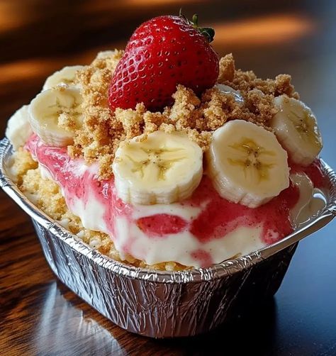 Strawberry Crunch Banana Pudding Strawberry Crunch Banana Pudding, Banana Pudding Homemade, Strawberry Banana Pudding Recipe, Strawberry Banana Pudding, Pudding Homemade, Ruths Chris Sweet Potato Casserole, Pecan Pie Bark, Sugar Cookie Cheesecake, Banana Pudding Ingredients