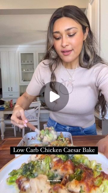 Broccoli Caesar, Low Calorie Recipe, Low Carb Love, Cheese Mozzarella, Chicken Life, Chicken Recipes Video, Keto Casserole, Chicken Caesar, Chicken Breast Seasoning