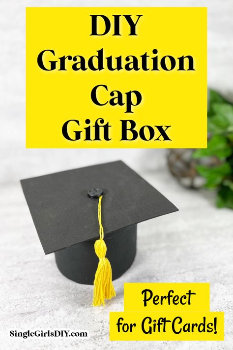 homemade gift box that looks like a graduation cap displayed on a white background Graduation Gift Box Ideas Diy, Diy Graduation Card Box Ideas, Graduation Card Box Diy, Money Box Diy, Unique Graduation Invitations, Diy Graduation Cards, Diy Card Box, Grad Diy, Graduation Card Boxes