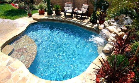 spa pool spool | Spool with waterfall Small Pool Ideas, Spool Pool, Cocktail Pools, Tiny Pool, Cocktail Pool, Ideas De Piscina, Pool Building, Backyard Pool Design, Kleiner Pool Design