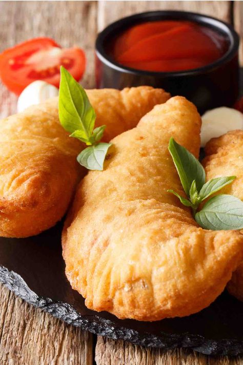 Best Panzerotti Recipe Panzarotti Recipe, Panzerotti Recipe, Pizza Pocket, Stay Hungry Stay Foolish, Pizza Crust Dough, Pizza Fritta, Calzone Recipe, Pizza Roll, Pizza Fries