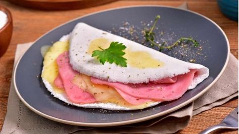 <h3><span ><strong>Tapioca de queijo com presunto</strong></span></h3> <p>Ideal para o café da manhã... - /iStock Eggs Benedict, Avocado Toast, Avocado, Pasta, Healthy Recipes, Cafe