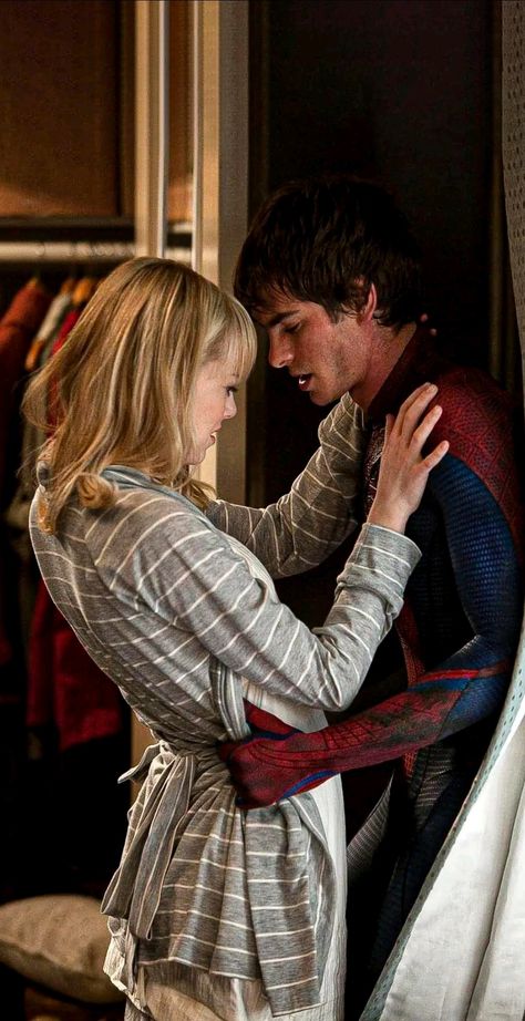 Spiderman And Spider Gwen, Andrew Garfield Spiderman, Garfield Spiderman, Spyder Men, Bug Boy, Amazing Spiderman Movie, Spiderman 3, Spiderman Pictures, I Love Cinema