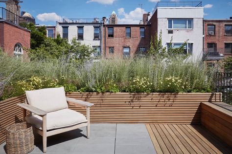 Take the Stairs: A Brooklyn Apartment with a 'Hobbit-Like' Attic and Double-Height Ceilings - Remodelista Deck Furniture Layout Ideas, Brooklyn Rooftop, Deck Furniture Layout, Small Patios, Roof Garden Design, Brooklyn Apartment, Best Outdoor Furniture, Take The Stairs, Terrace Design