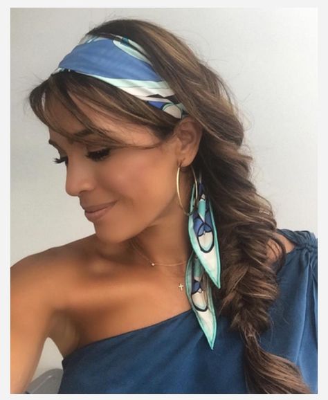 Hair Scarf Styles, Head Scarf Styles, Shahid Kapoor, New Hairstyle, Work Hairstyles, Bandana Hairstyles, Hair Dos, Headband Hairstyles, Scarf Hairstyles