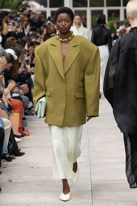 Oversized Blazer Runway, Jacket 2024 Trend, Ss 2024 Fashion Trends, Blazer 2024, Fashion Trend 2024, Oversized Blazers, Ss 2024, Fashion Trend Forecast, Runway Fashion Couture