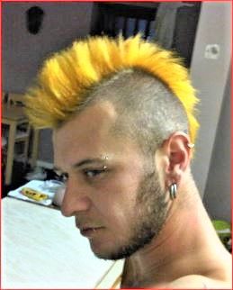 Punk Mohawk Men, Queer Mohawk, Red Mohawk Men, Gothic Mohawk, Yellow Mohawk, Punk Haircut, Punk Mohawk, Undercut Pompadour, Side Hairstyles