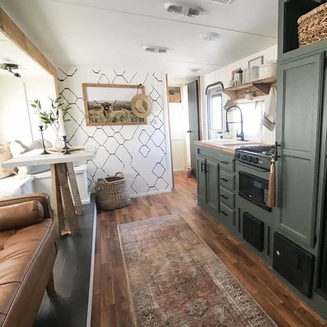 Motorhome Remodel, Glamper Camper, Rv Interior Remodel, Camper Interior Design, Tiny House Camper, Camper Trailer Remodel, Diy Camper Remodel, Rv Homes, Rv Makeover