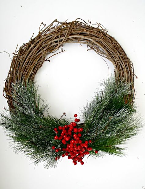 Tree Branch Wreath Christmas, Home Decor Ideas Farmhouse, Diy Grapevine Wreath, Grapevine Christmas, Xmas Centerpieces, Christmas Flower Decorations, Easy Diy Wreaths, Artificial Christmas Wreaths, Christmas Wreaths To Make