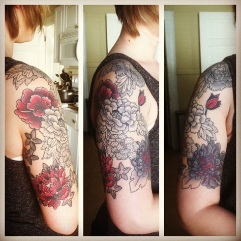 Completed floral design half sleeve tattoo. Black And White Tattoos, White Tattoos, Stylish Tattoo, Upper Arm Tattoos, Botanical Tattoo, Book Tattoo, Nail Tattoo, Family Tattoos, Half Sleeve Tattoo