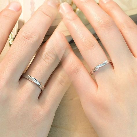 Couple Rings In Silver, Couple Rings Silver Simple, Wedding Rings His And Hers Matching Set, Promise Rings For Couples Aesthetic, Wedding Bands His And Hers Silver, Silver Rings For Couples, Promise Ring Designs, Matching Couple Rings Silver, Couple Ring Design Silver