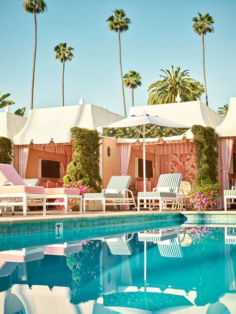 As far as icons are concerned, The Beverly Hills Hotel is at the very top of the list. So, when we hear the word "renovation" in the same sentence as the hotel, it gets us a little worried. But fear not my fellow Pink Palace fans, this restoration only makes the space shine even brighter. Pool Cabanas, Poolside Cabana, The Beverly Hills Hotel, Brunch Cafe, Classic Hotel, 카페 인테리어 디자인, Beverly Hills Hotel, Summer Escape, Slim Aarons