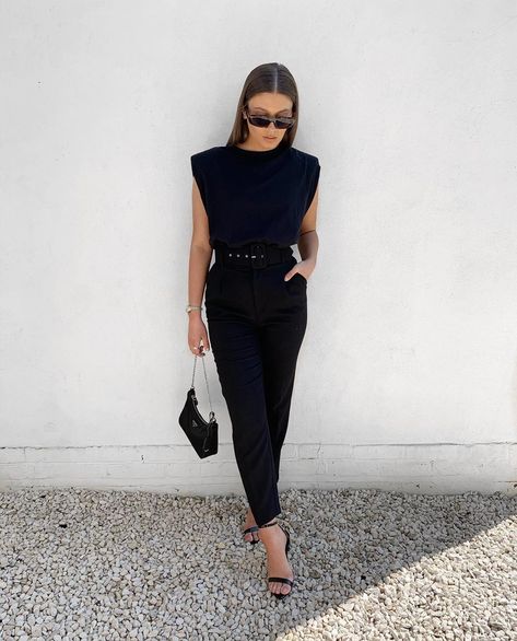 Muscle Tee Outfits, Summer Business Casual Outfits, Workwear Capsule, Outfit Elegantes, Sunday Monday, Girl Boss Style, Outfits 2023, Street Style Trends, Looks Black