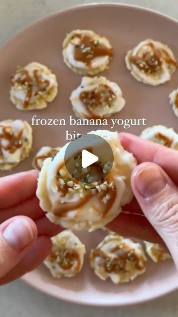 Frozen Banana Yogurt Bites, Peanut Butter Yogurt Bites, Banana Yogurt Bites, Mediterranean Diet Recipe, Banana Frozen Yogurt, Frozen Yogurt Bites, Cold Snack, Heathy Snack, Banana Yogurt