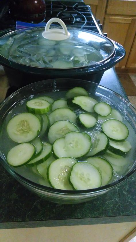 7 Day Sweet Pickle Recipe, Canning Pickled Okra, Crispy Pickles, Pickling Lime, Sweet Pickles Homemade, Pickled Sweet Peppers, Sweet Pickles Recipe, Pickled Vegetables Recipe, Pickle Recipes Homemade