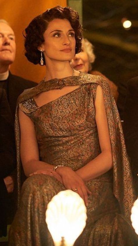 Women In Peaky Blinders, Polly Peaky Blinders Fashion, Ada Shelby Outfit, Peaky Blinders Women, Lizzie Shelby, Lizzie Stark, Peaky Blinders Hair, Peaky Blinders Outfit, Peaky Blinders Party