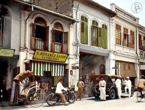 A street scene of Kuala Lumpur - Probably in the 1920's. Note the shop sinage 'Eating Shop' Retro Malaysia, Malaysia Vintage, History Of Malaysia, Vintage Store Ideas, Kuala Lumpur Travel, History Of Singapore, Vintage Mask, Straits Settlements, Kampar