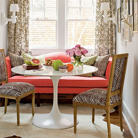 White Kitchen Table, Casa Clean, Cottage Style Kitchen, Tulip Table, Casa Vintage, Dining Nook, Phase 2, Kitchen On A Budget, Cottage Kitchen