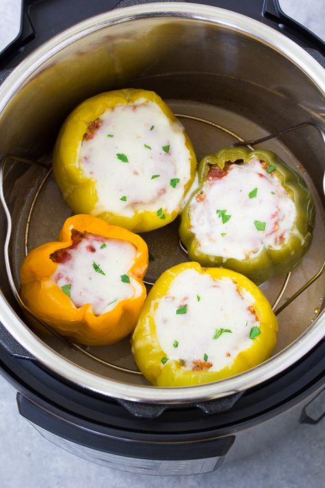 Instant Pot Stuffed Peppers, Classic Stuffed Peppers Recipe, Easy Stuffed Peppers, Easy Pressure Cooker Recipes, Instant Pot Pasta Recipe, Pot Recipes Easy, Easy One Pot Meals, Best Instant Pot Recipe, Dinner With Ground Beef