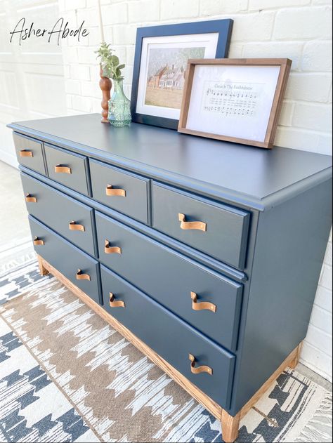 Dresser Painting Ideas Creative Wood, Diy Redo Dresser Ideas, Bedroom With Blue Dresser, Upcycling Chest Of Drawers, Chest Of Drawers Flip, Blue And Wood Dresser, Upcycle Chest Of Drawers, Navy Bedroom Furniture, 6 Drawer Dresser Makeover