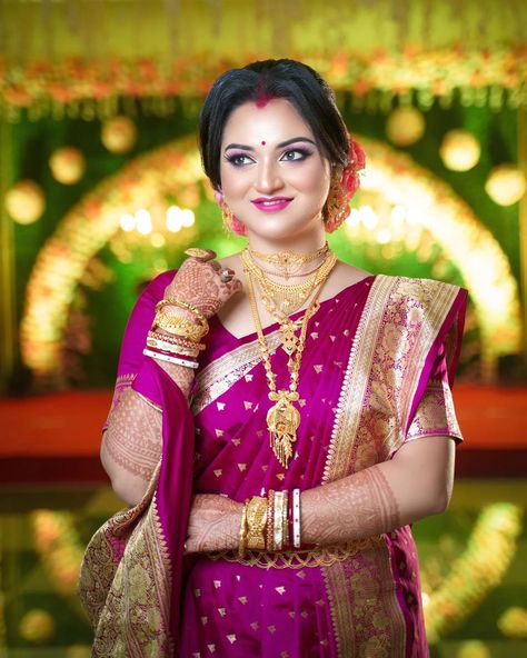 Reception Bengali Bride, Bengali Bride Reception Look Saree, Bengali Reception Bridal Look, Reception Pose, Indian Wedding Outfit Bride, Reception Saree Look, Bengali Bride Reception Look, Shaadi Dresses, Bride Images