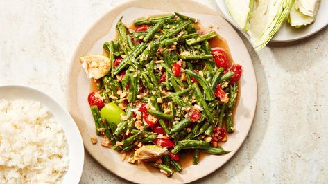 Som Thum Tua-Thai (Som-Thum-Style Green Beans) Thai Green Beans, Green Bean Side Dish Recipes, Cabbage Wedges, Green Bean Salad Recipes, Papaya Recipes, Green Beans Side Dish, Green Bean Salad, Green Beans Recipe, Green Papaya Salad